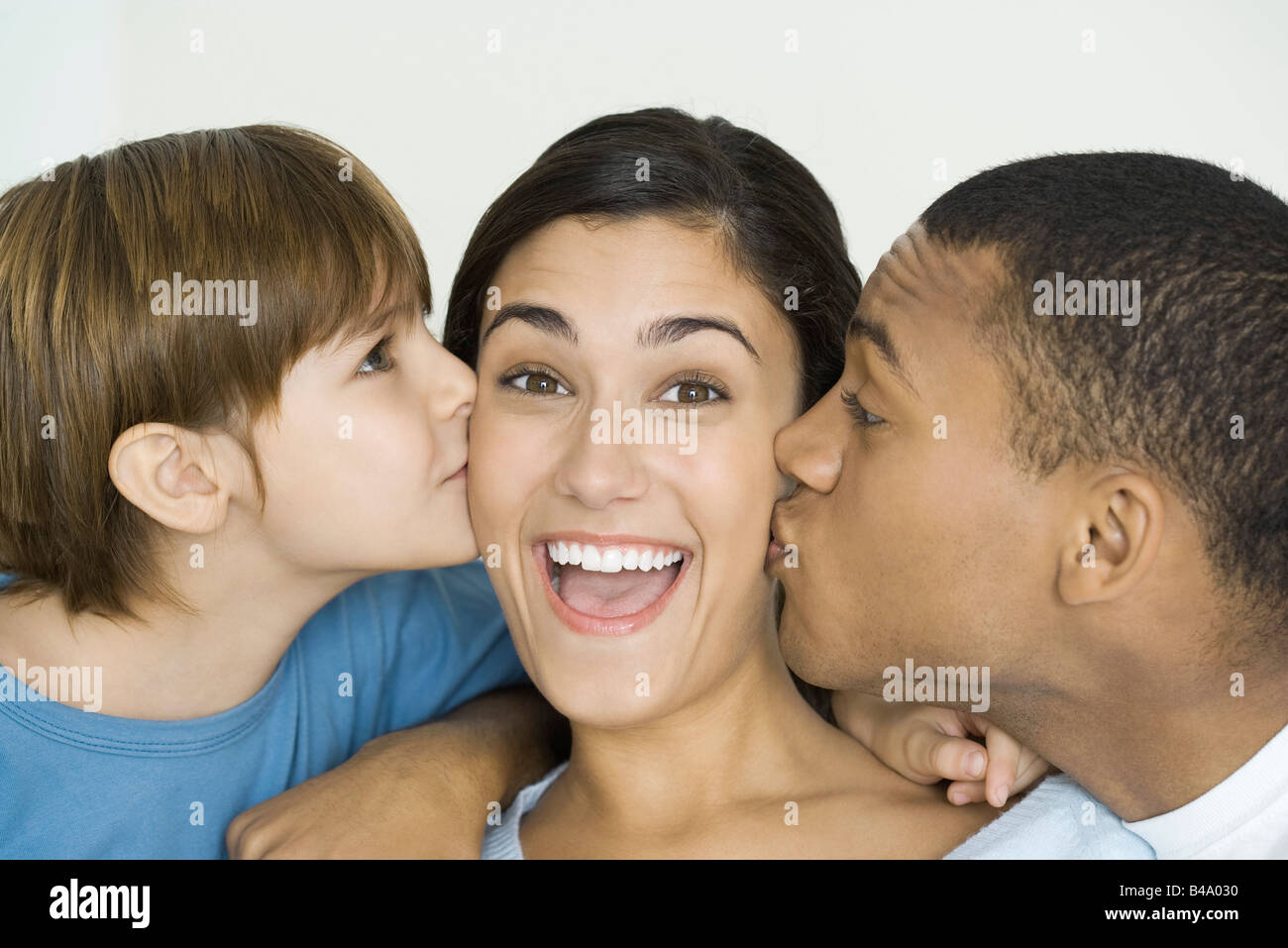 Liebe Zwischen Mutter Und Sohn K Ssen Fotos Und Bildmaterial In Hoher