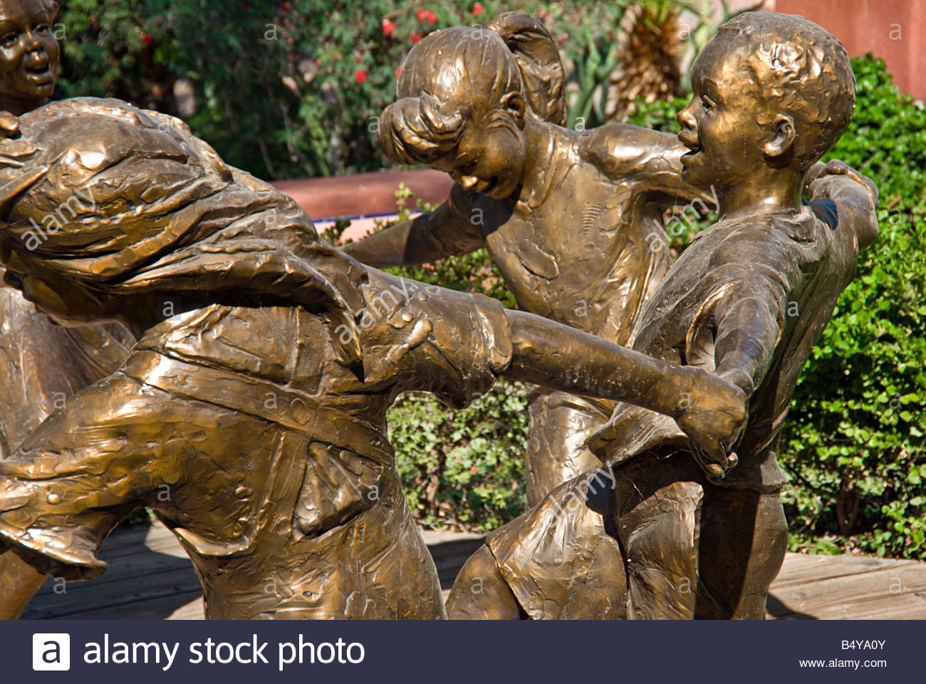 Bronze Sculpture Children Playing Stockfotos & Bronze Sculpture