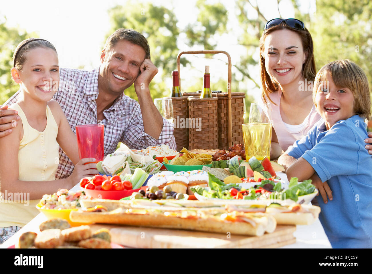 Familie, Essen im freien Stockfoto, Bild 21917653 Alamy