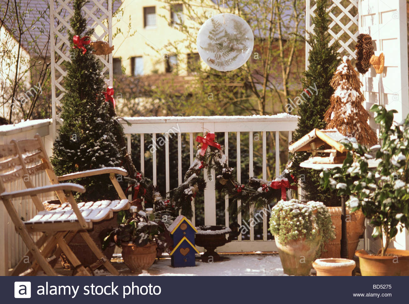 Balcony Decorated Christmas Stockfotos & Balcony Decorated Christmas