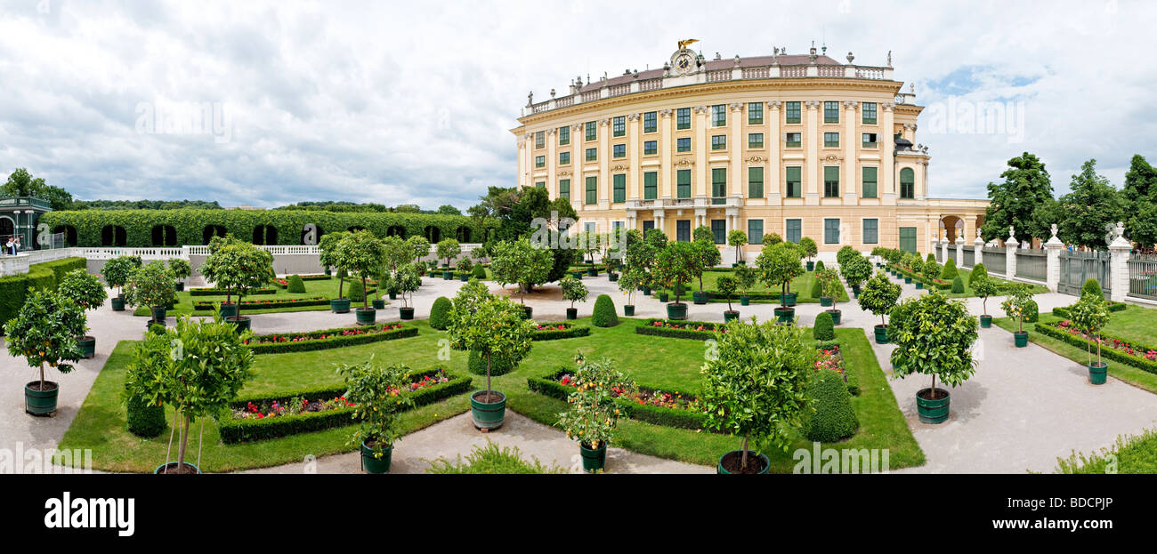 Geheimer Garten am Schloss Schönbrunn Wien Österreich. Panorama