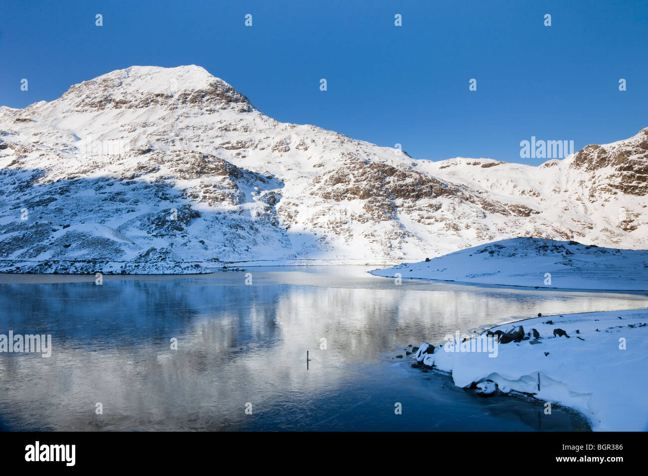 Crib Goch Ber Llyn Llydaw See Cronfa Reservoir Mit Schnee In Den