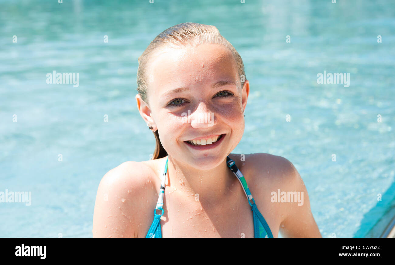 M Dchen Bikini Fotos Und Bildmaterial In Hoher Aufl Sung Seite