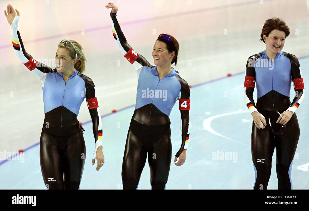 Die deutsche EisschnelllaufTeam mit (LR) Anni Friesinger, Claudia