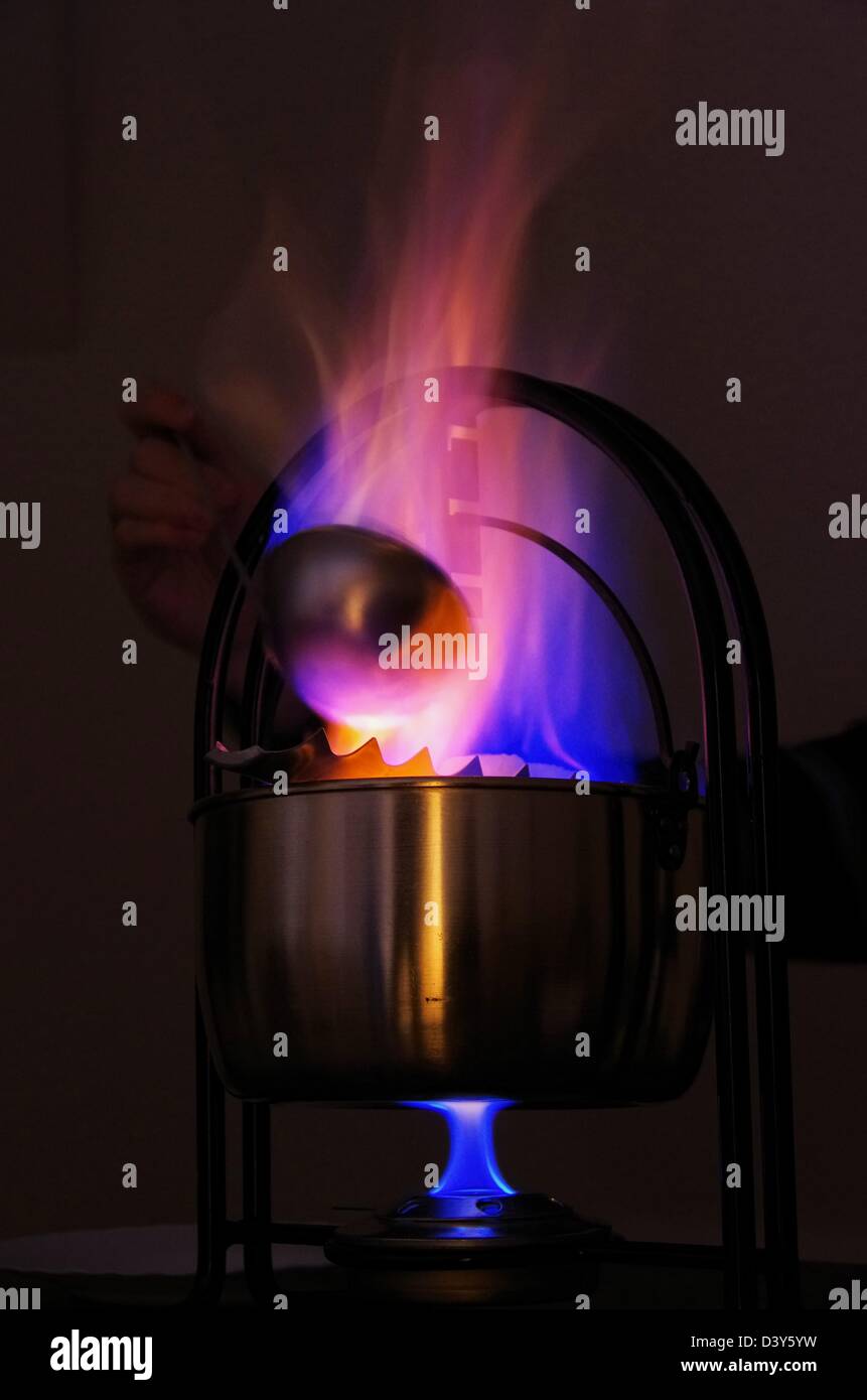 Feuerzangenbowle Stockfotos & Feuerzangenbowle Bilder - Alamy