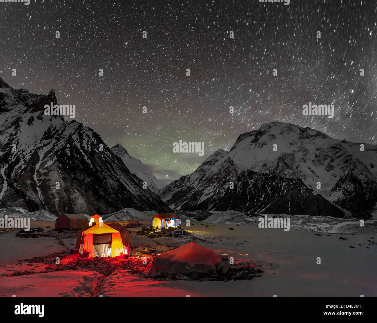 Hohe Auflösung Fotos von K2 8611m, die der 2. höchste Berg der Erde und