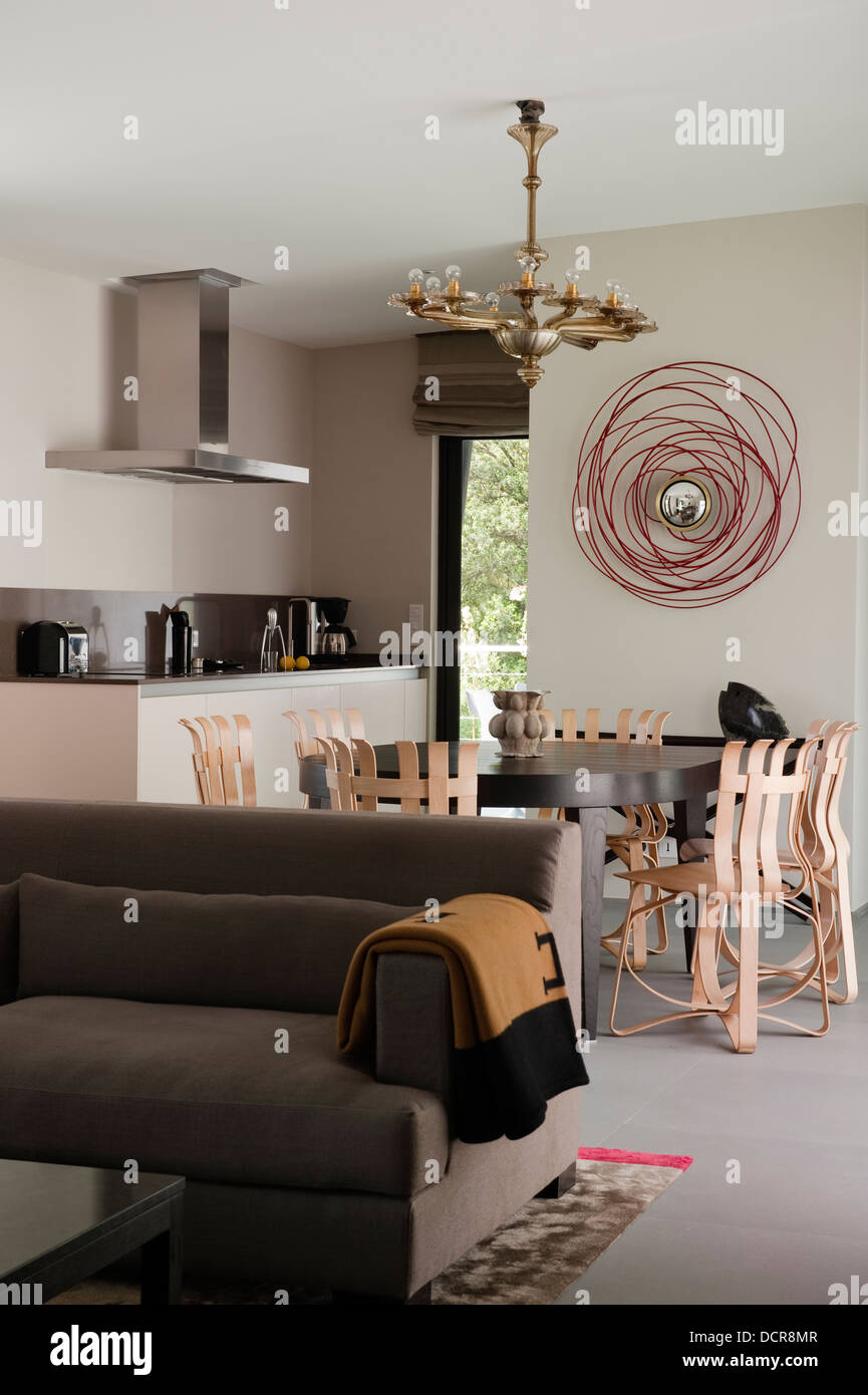 Esszimmerstühle von Frank Ghery in moderne Interieur des Ferienhaus ... Esszimmerstühle von Frank Ghery in moderne Interieur des Ferienhaus ...