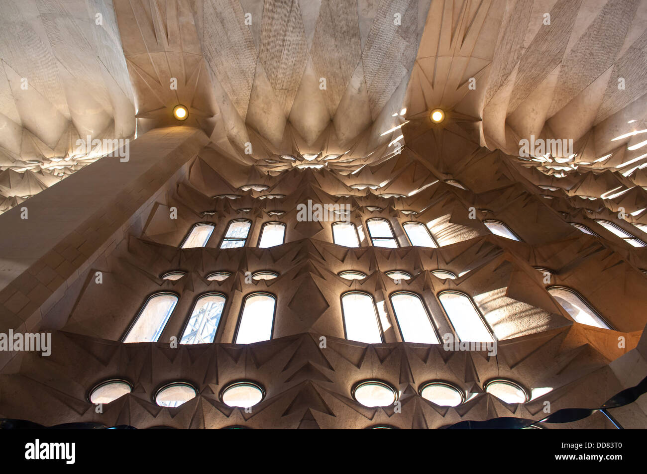 Interior De La Bas Lica De La Sagrada Familia Del Arquitecto Antoni