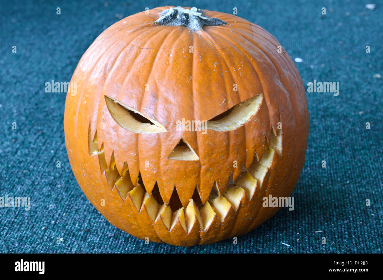 Gruselige Teufel Gesicht auf Halloween-Kürbis Stockfoto, Bild: 62138789 ...