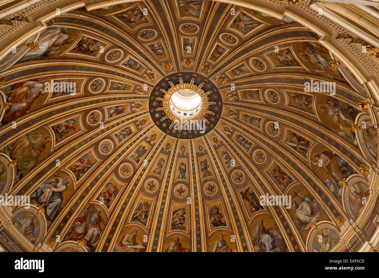 Die Decke der Kuppel, Interieur, Str. Peters Basilica Kirche ... Die Decke der Kuppel, Interieur, Str. Peters Basilica Kirche ...