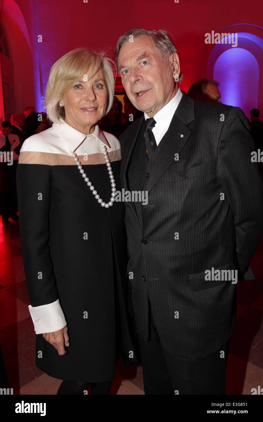 Bayerischer Stifterpreis Award an das Schloss Nymphenburg mit Fuerstin