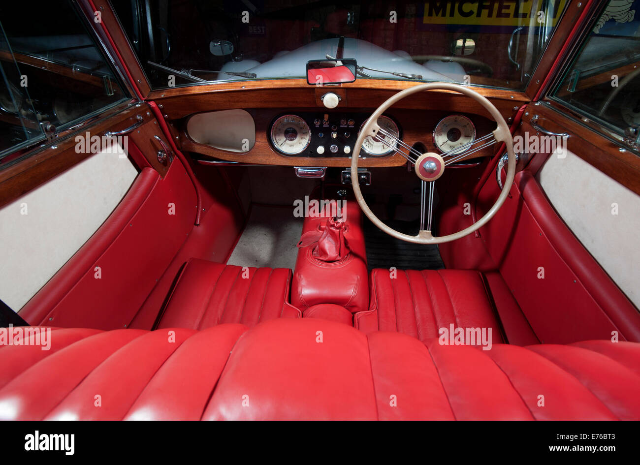 Morgan Plus 4 klassischen britischen Sportwagen Interieur Stockfoto ... Morgan Plus 4 klassischen britischen Sportwagen Interieur Stockfoto ...