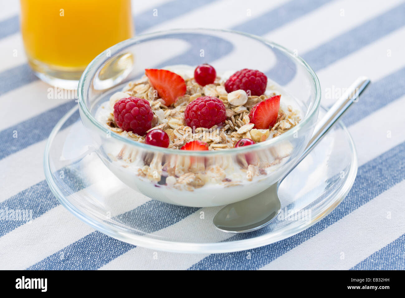 Frühstück, Müsli, Quark, Himbeere, Erdbeere Stockfoto, Bild: 75670605 ...
