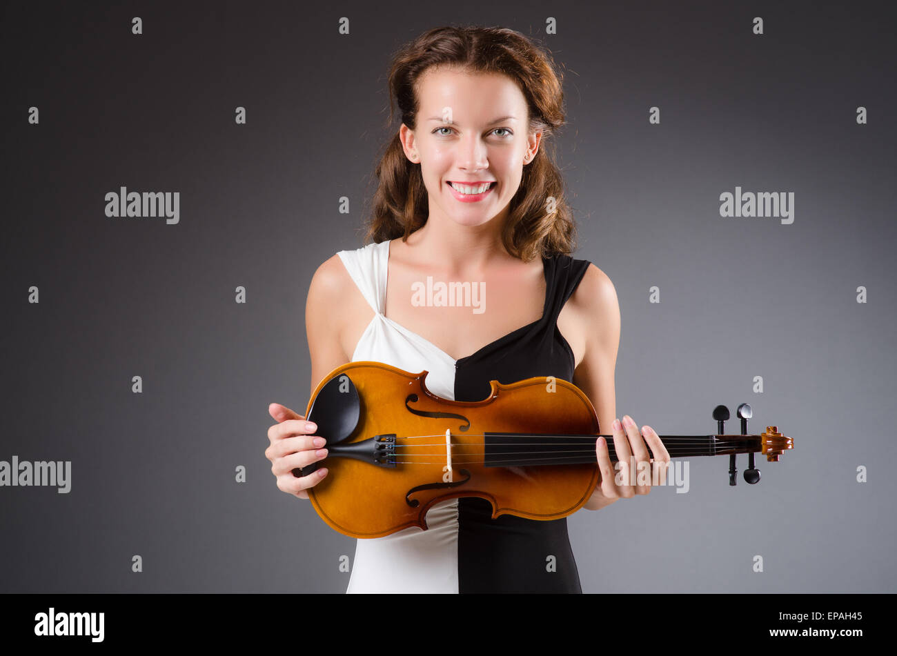 Künstlerin mit Violine Musik Konzept Stockfoto, Bild 82596869 Alamy