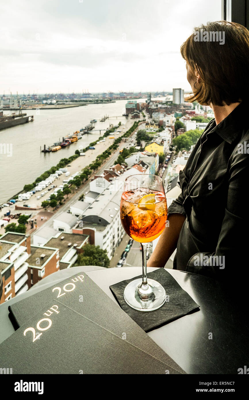 Bar 20up im Empire Riverside Hotel an der Reeperbahn Hamburg mit Blick