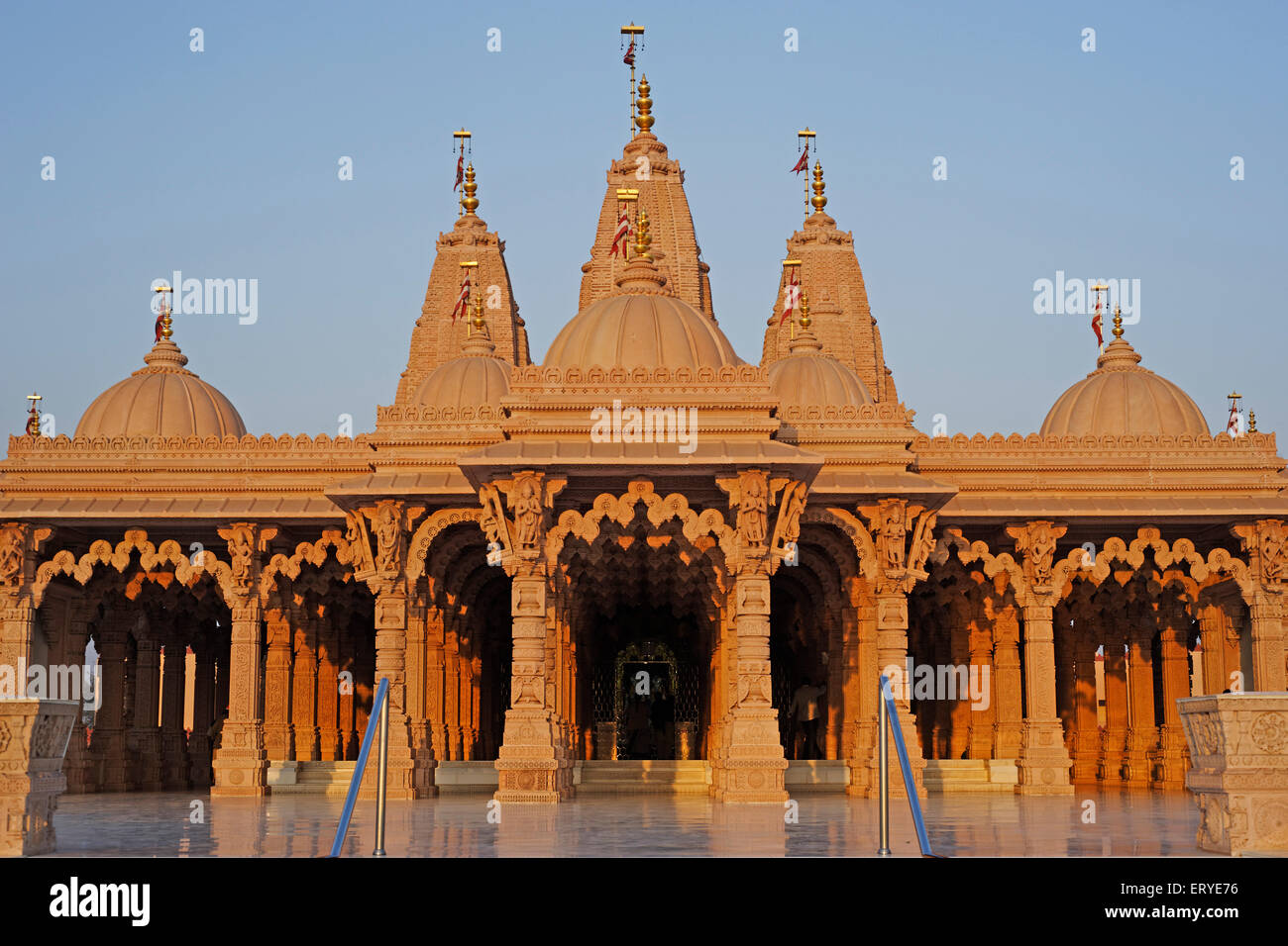 Baps Shri Swaminarayan Mandir Fotos Und Bildmaterial In Hoher