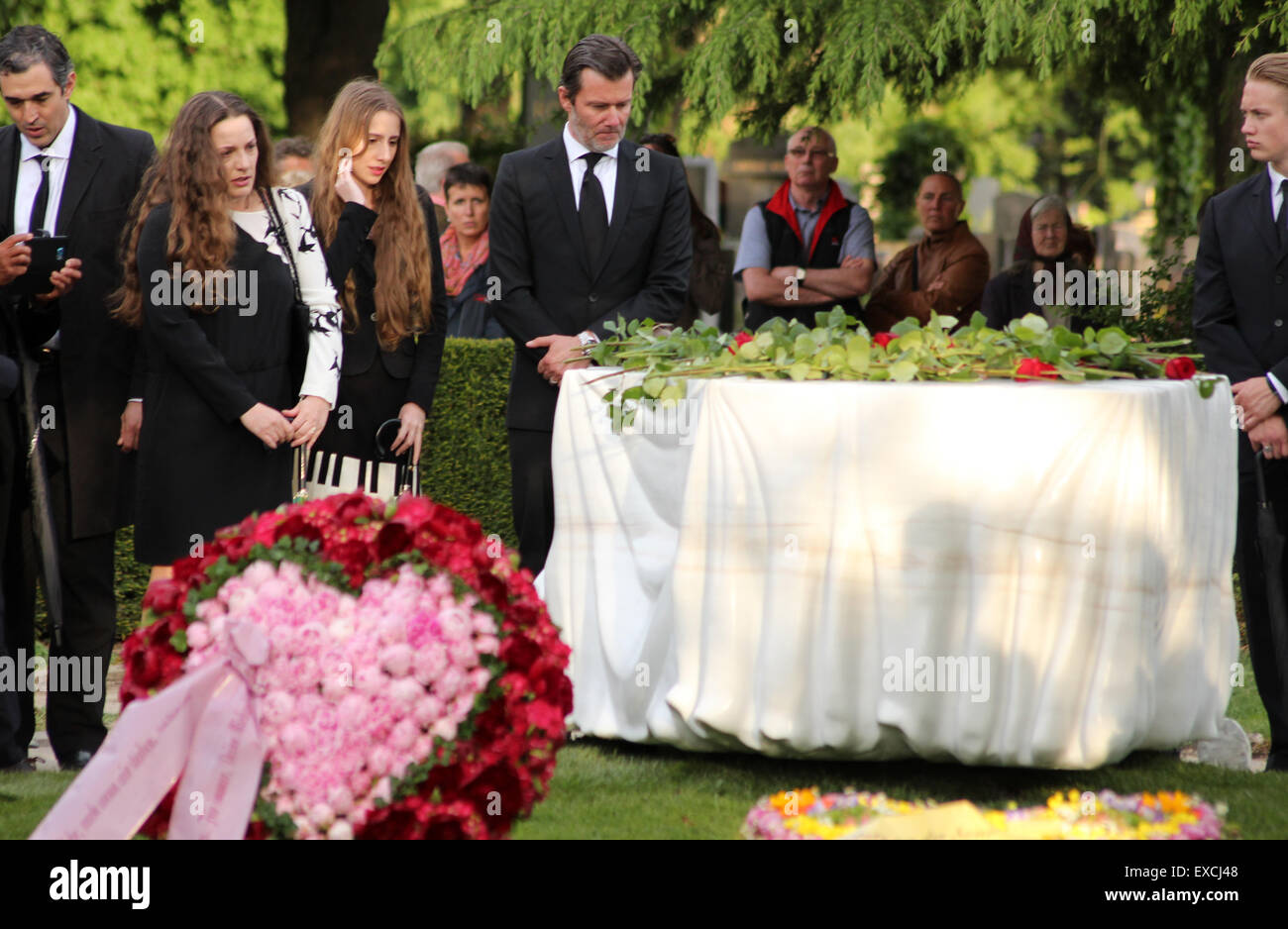 Beerdigung von Udo Jürgens am Wiener Zentralfriedhof mit Sabrina Burda