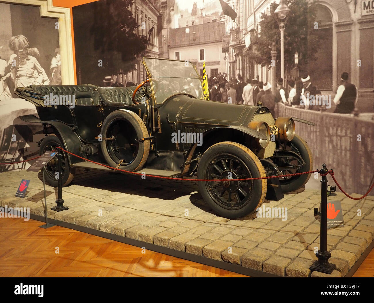 Auto, dass Erzherzog Franz Ferdinand und seine Frau Sophie im Juni 1914 ...