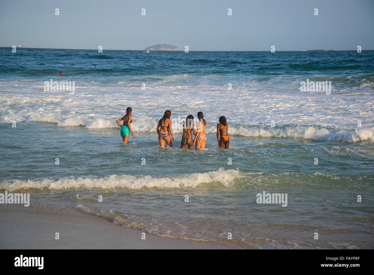 Rio De Janeiro Beach Girls Fotos Und Bildmaterial In Hoher Aufl Sung