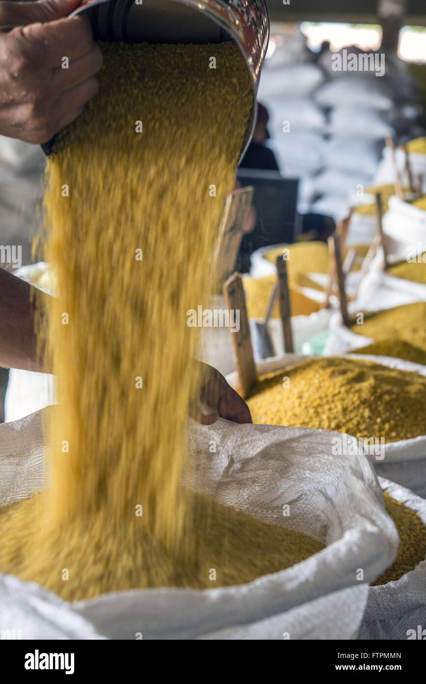 ManiokMehlVerkauf in großen Mengen auf der Messe Bauer Markt im