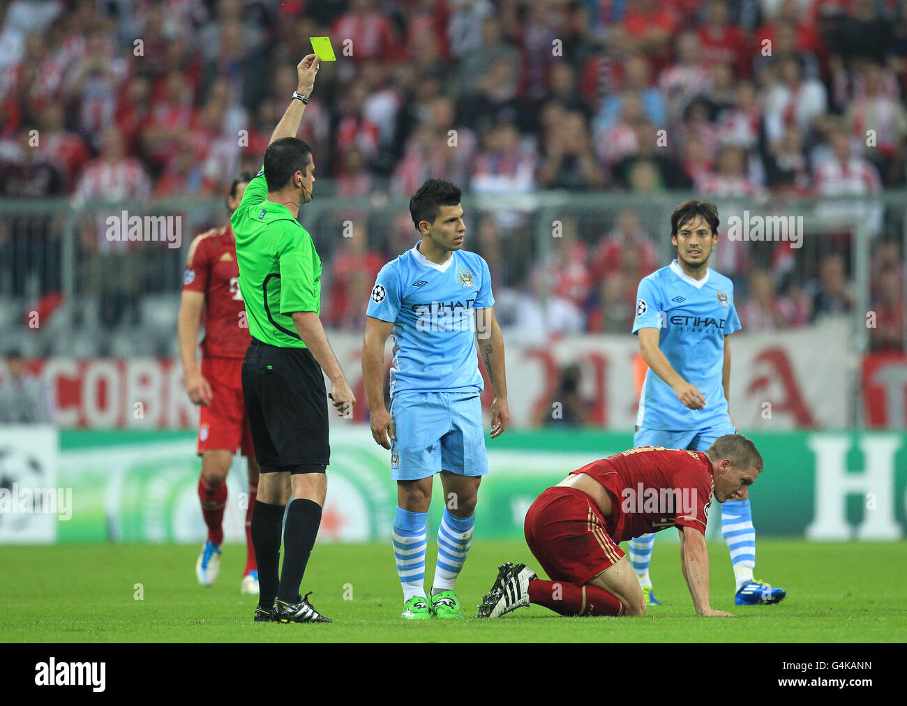 Allianz Arena Viktor Kassai Fotos Und Bildmaterial In Hoher Aufl Sung