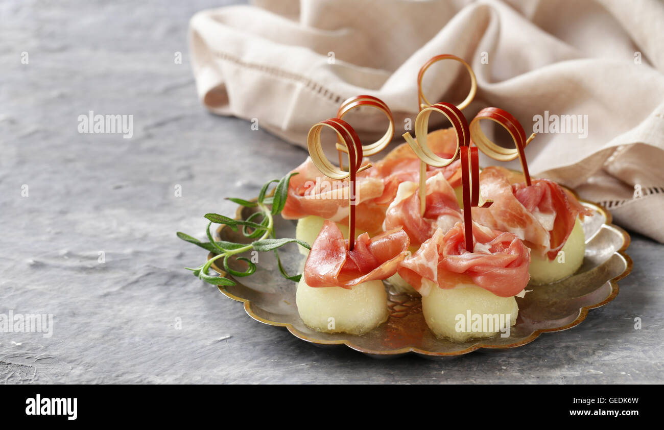 traditionelle italienische Vorspeise Parmaschinken mit Melone ... traditionelle italienische Vorspeise Parmaschinken mit Melone ...