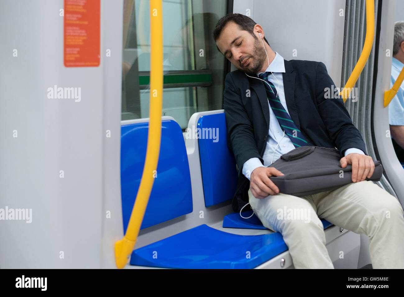 Schlafende U Bahn Fotos Und Bildmaterial In Hoher Aufl Sung Alamy