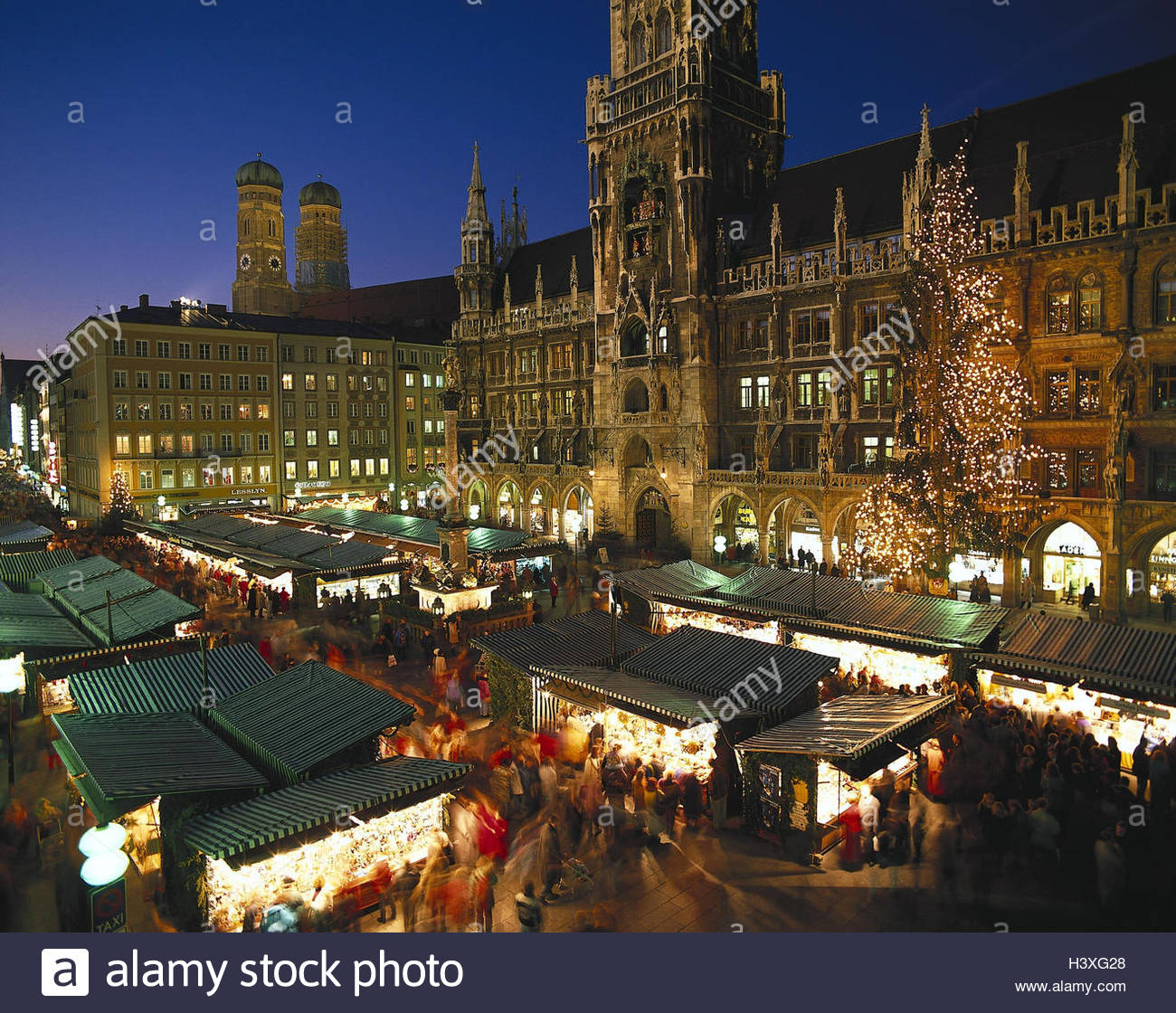 Deutschland, Bayern, München, Marienplatz, Christmas fair, Übersicht, Abend, Europa 