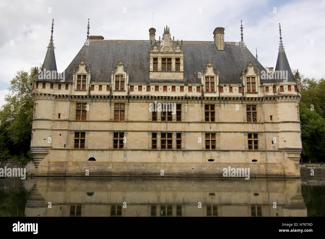 Azay-le-Rideau: Westfassade Frontal; Schloss Azay-le-Rideau, West ... Azay-le-Rideau: Westfassade Frontal; Schloss Azay-le-Rideau, West ...
