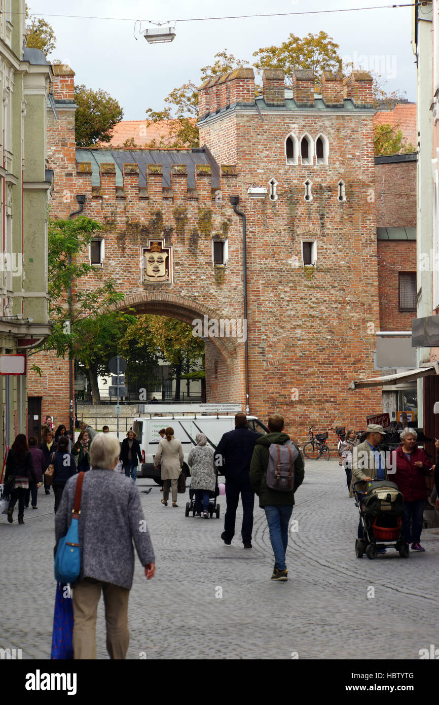 Laendtor, historische Stadttor von Landshut Stockfoto, Bild 127782496
