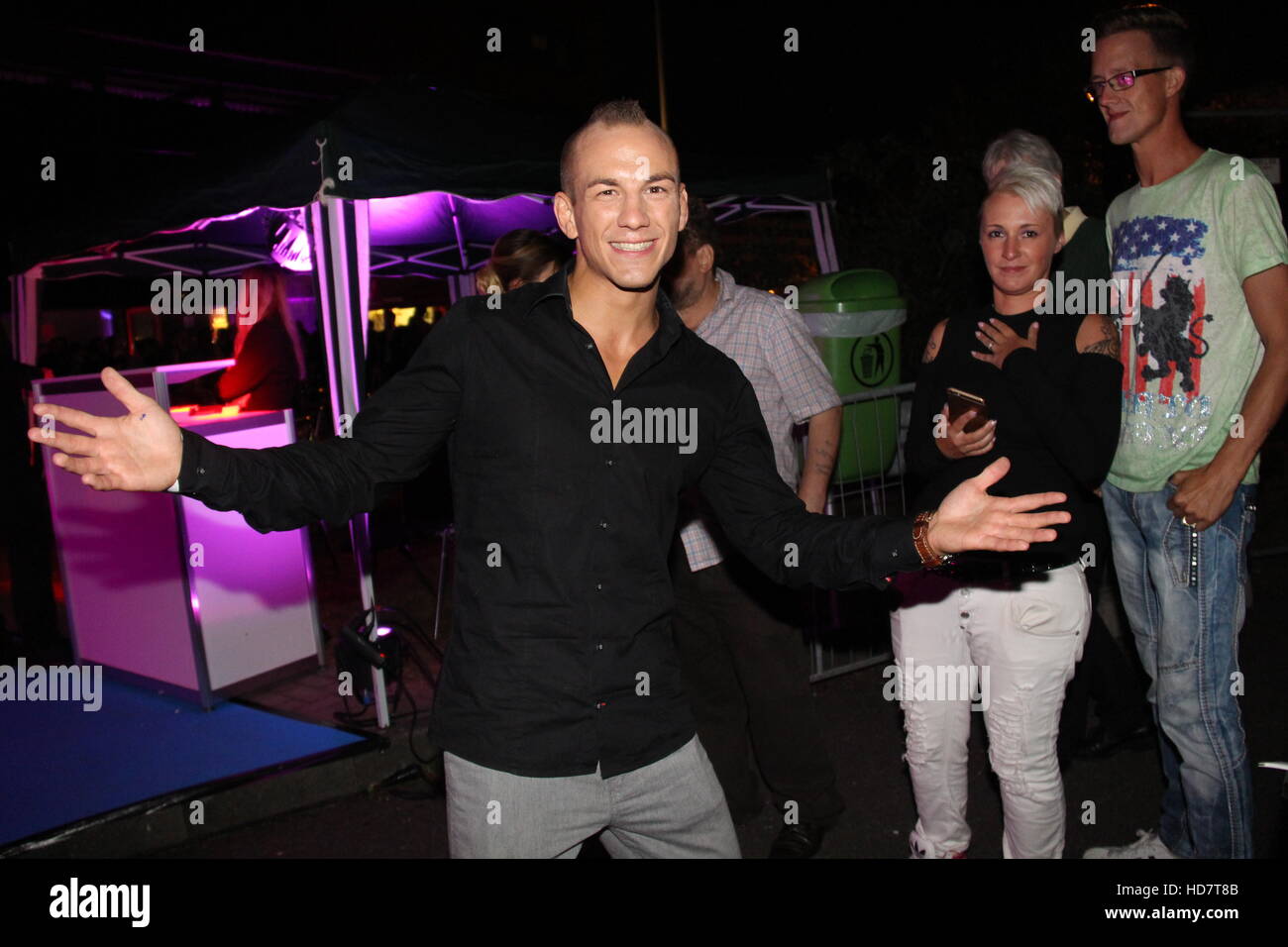 big brother after party hookups Before scott wolf was cast as middle brother bailey salinger, there was interest in jerry o'connell signing on for the role, as o'connell told yahoo tv party of five was canceled three weeks after neve campbell decided not to renew her contract with the show let's be. big brother after party hookups Before scott wolf was cast as middle brother bailey salinger, there was interest in jerry o'connell signing on for the role, as o'connell told yahoo tv party of five was canceled three weeks after neve campbell decided not to renew her contract with the show let's be.