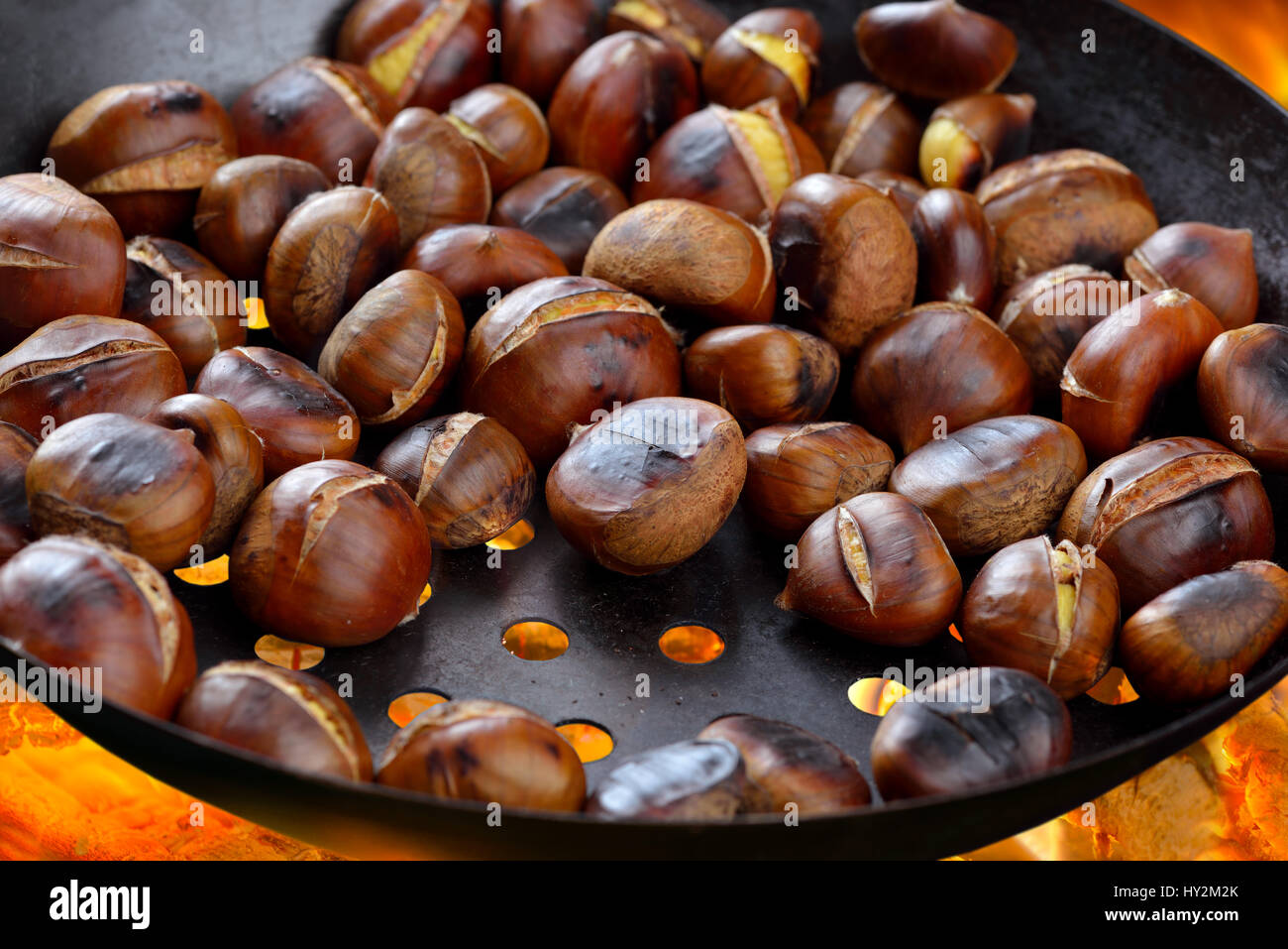 Chestnuts Fire Stockfotos & Chestnuts Fire Bilder - Alamy