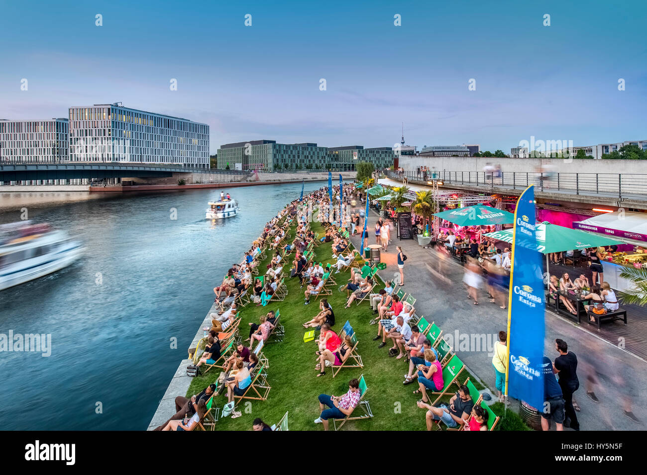 Strandbar, Hauptstadt Strand der Spree, Berlin-Mitte, Berlin, Deutschland Stockfoto, Bild 