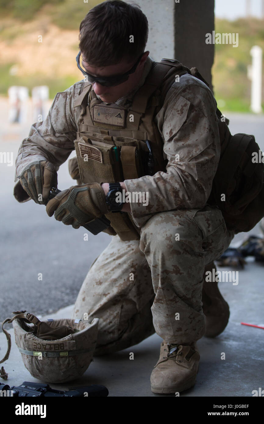 u s marine lance cpl michael bellace ein assaultman mit marine marine assaultman