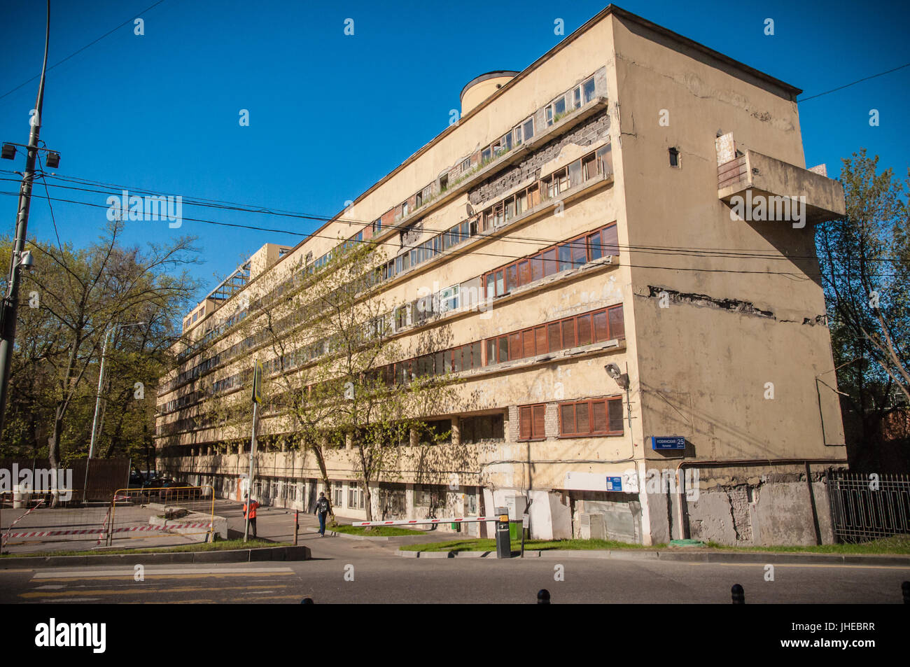 berühmte architekturgebäude altstadt russland moskau 5 mai 2017 narkomfin gebäude außenansicht berühmte konstruktivistische architektur gebäude im zentralen bezirk von moskau außenansicht berühmte architekturgebäude altstadt russland moskau 5 mai 2017 narkomfin gebäude außenansicht berühmte konstruktivistische architektur gebäude im zentralen bezirk von moskau außenansicht