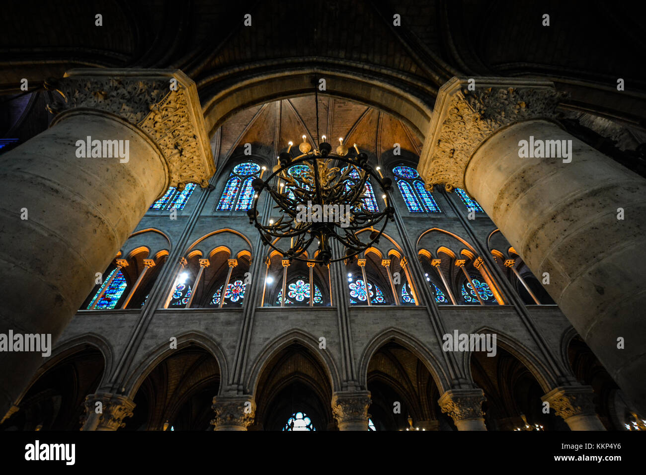 Innenraum Der Kathedrale Notre Dame Mit Vielen Bunten Glasfenstern Und