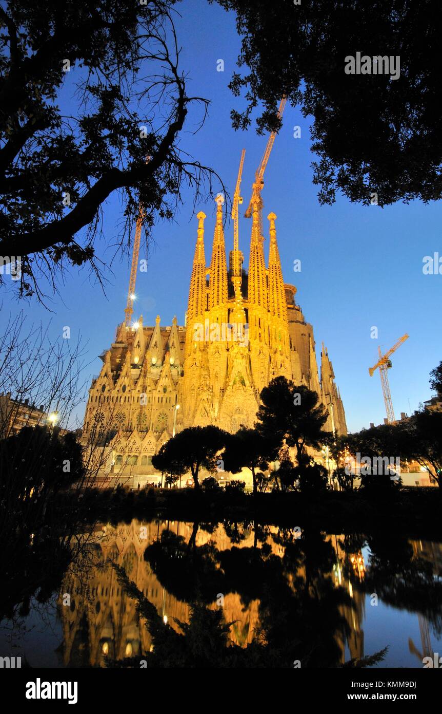 Bas Lica Ich Temple Expiatori De La Sagrada Familia Basilika Und