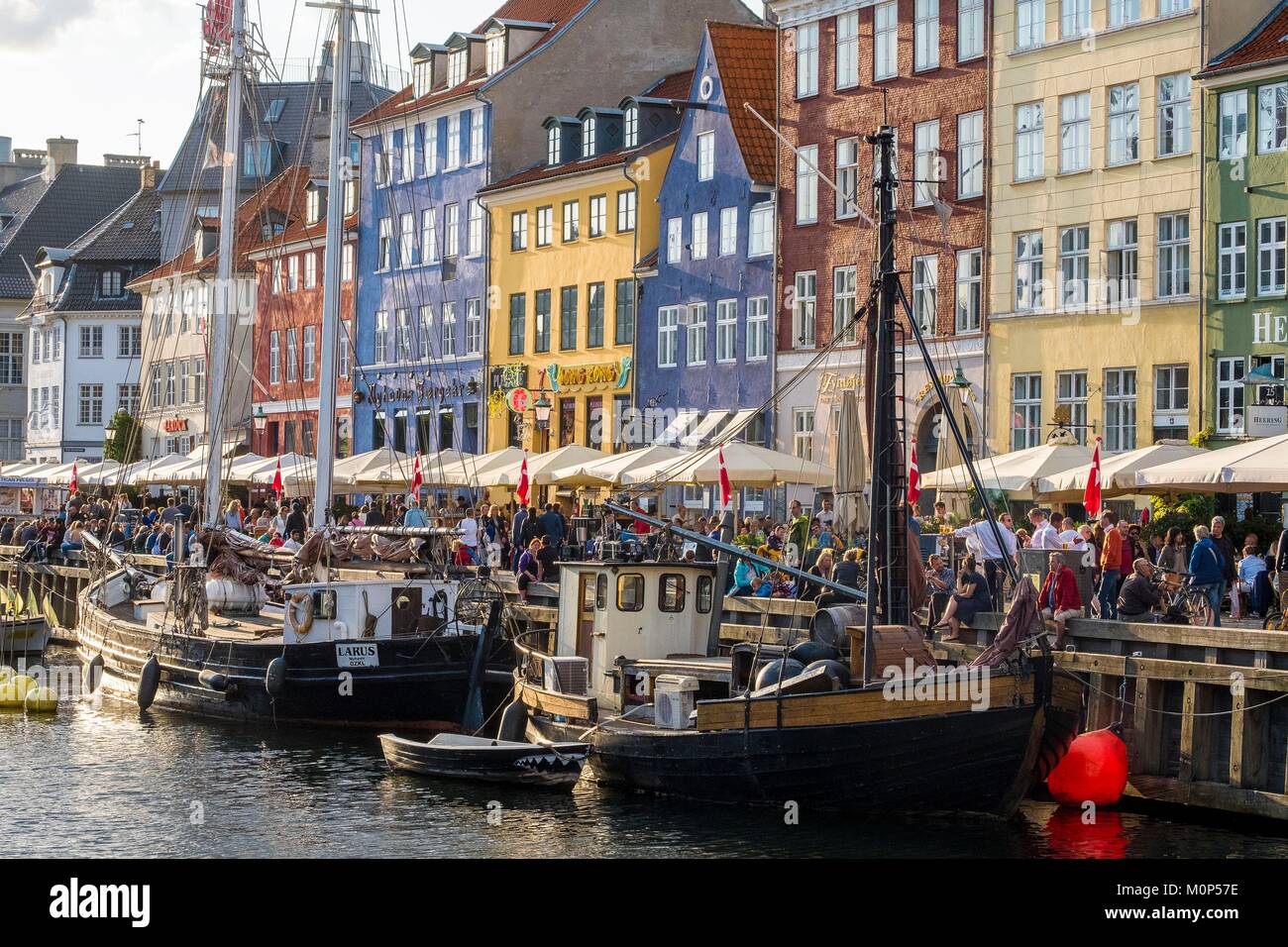 Dänemark Seeland Kopenhagen Nyhavn neuer Hafen bunte Fassaden der