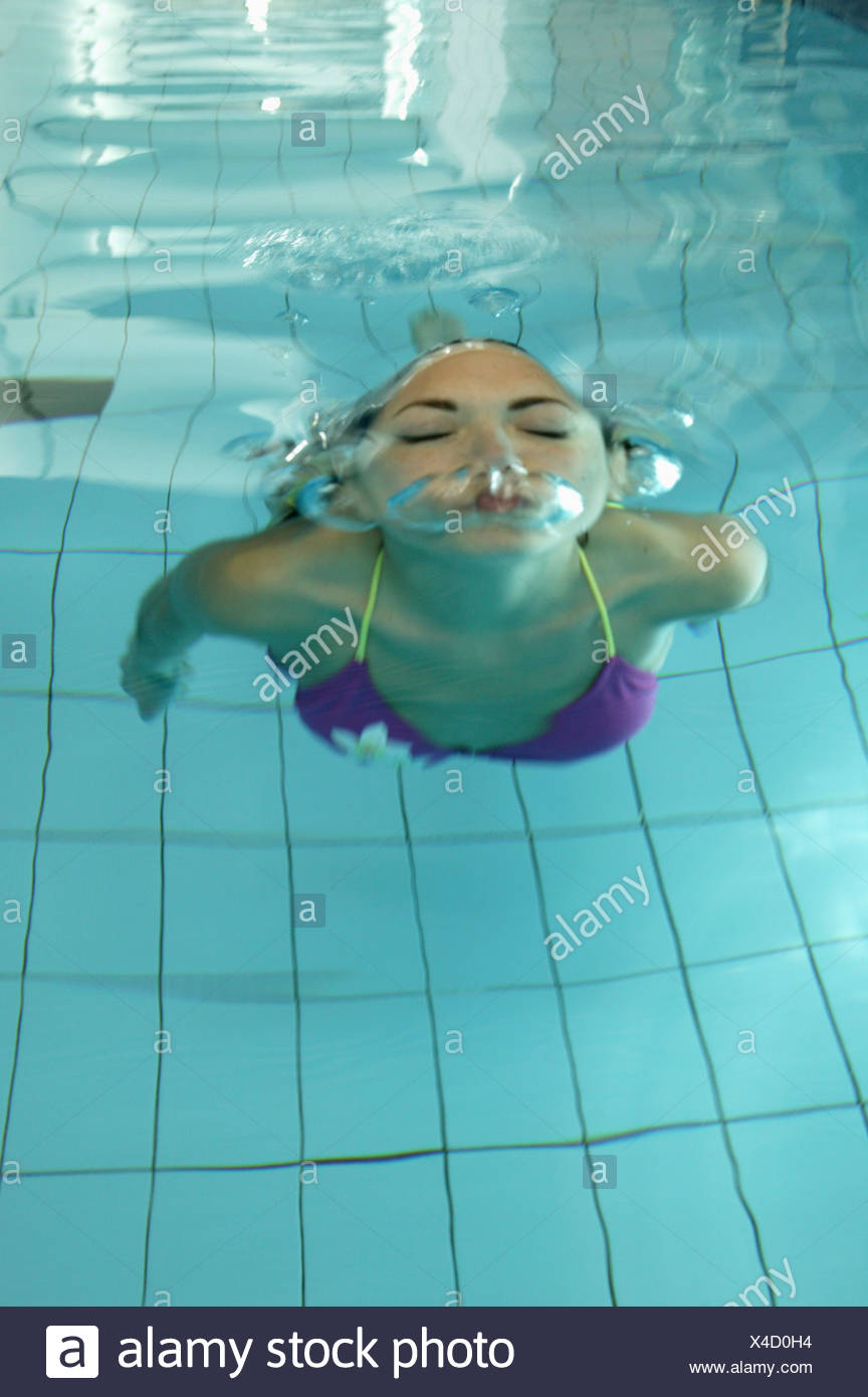 Schwimmbecken Wasser Milchig