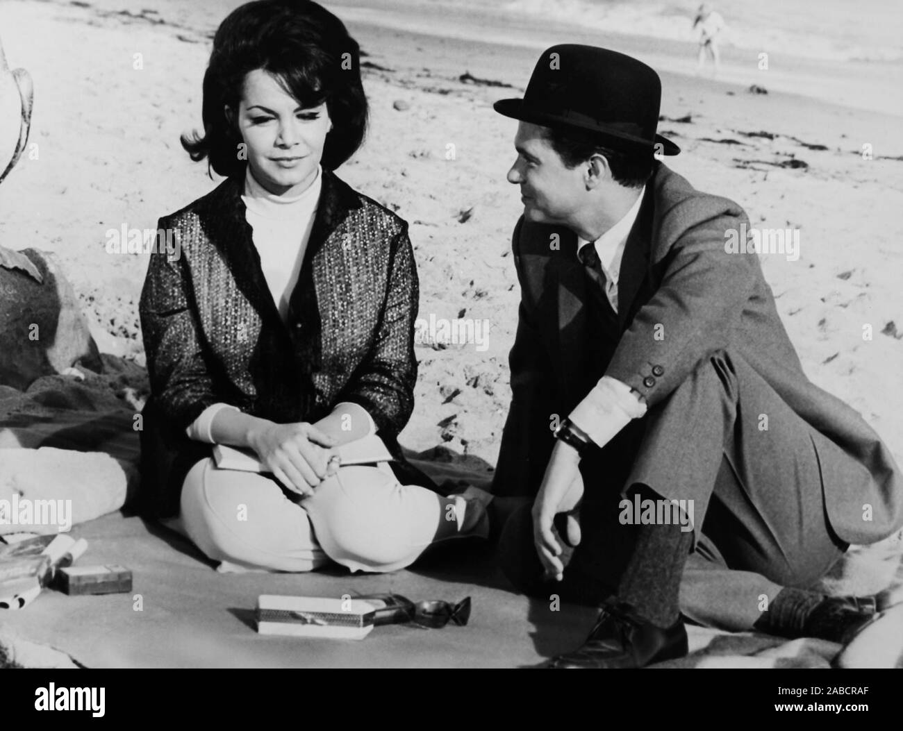 Cómo rellenar un bikini salvaje de izquierda a derecha Annette