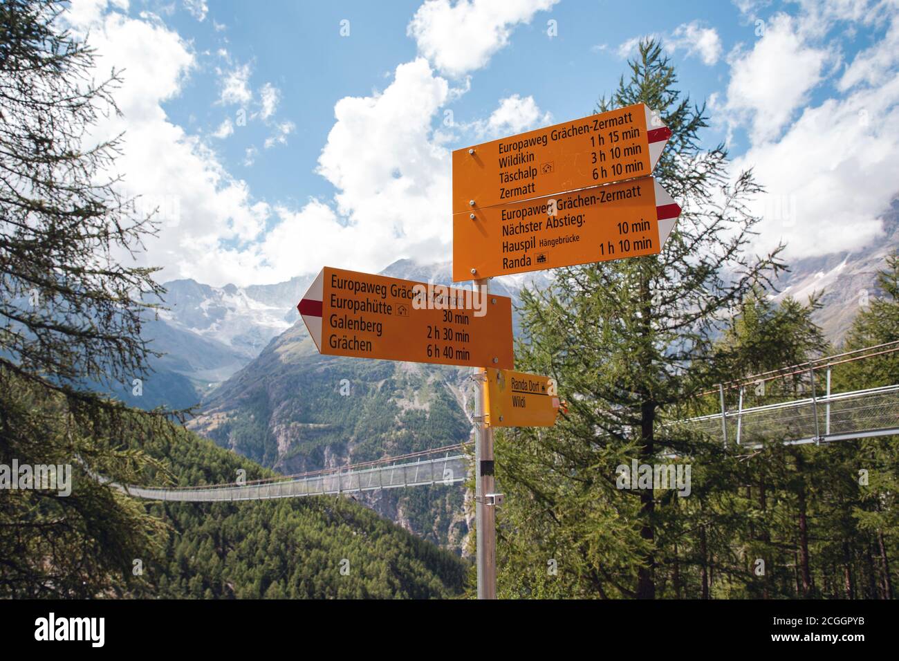 Puente Colgante Charles Kuonen En Los Alpes Suizos Con Metros Es