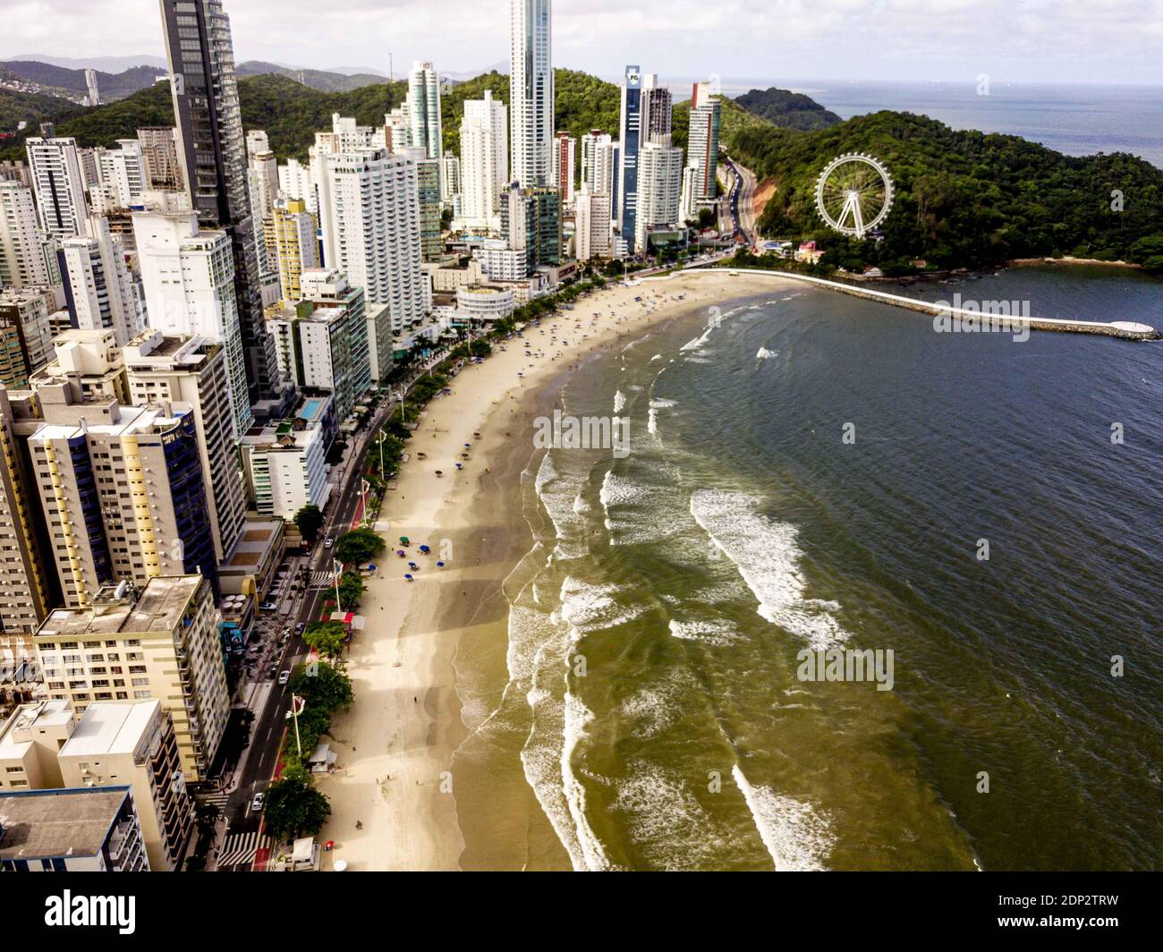 Balne Rio Cambori Sc Clima Praia Sombras Na Faixa