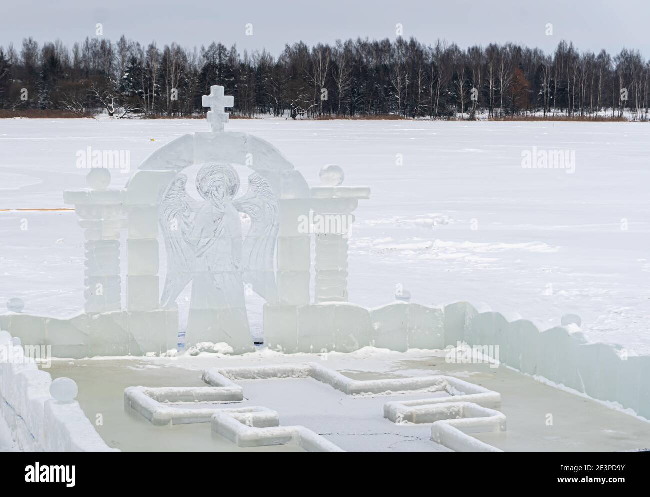 Fuente Para Sumergirse En Un Agujero De Hielo Para El Bautismo De