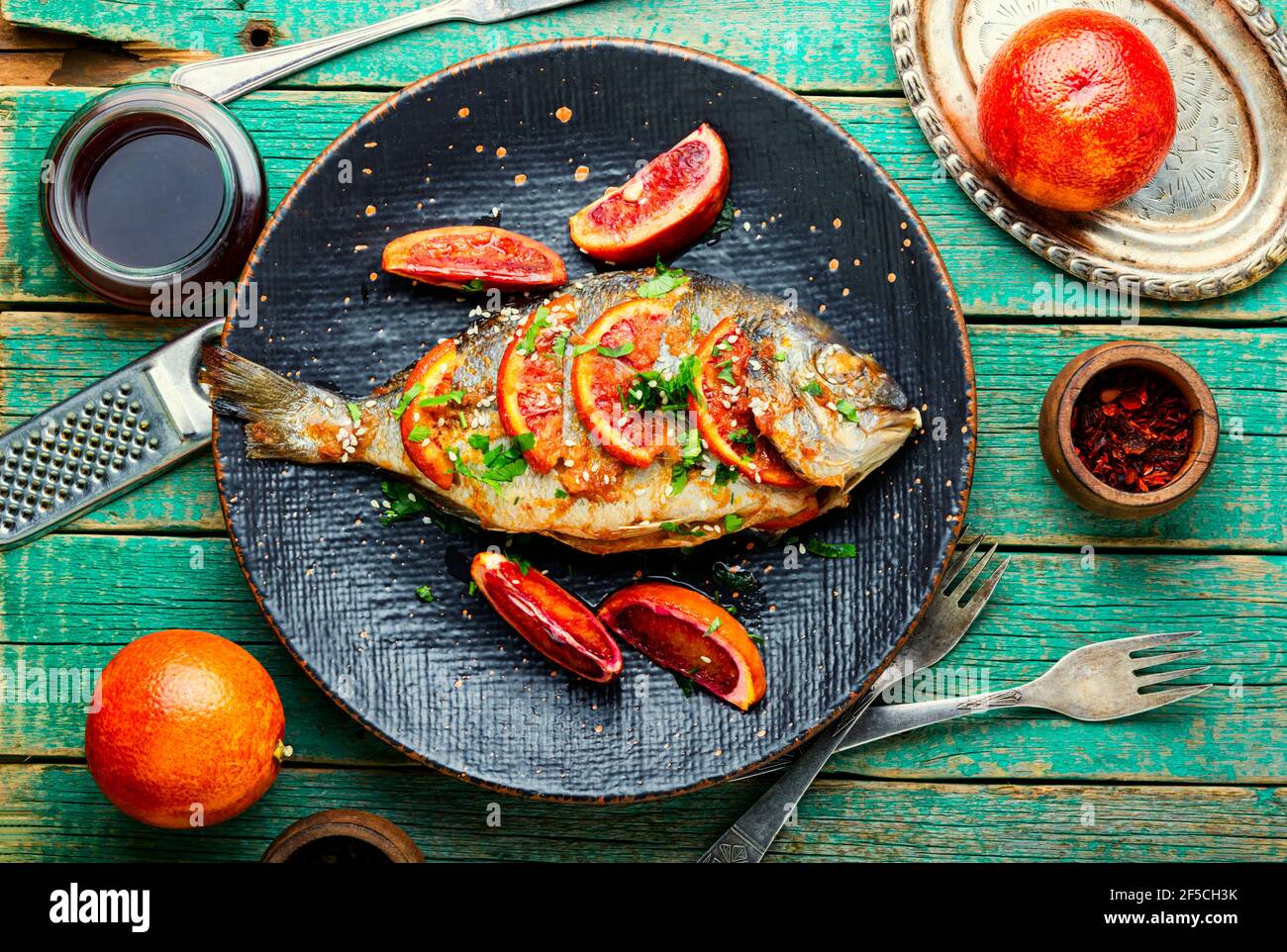 Pescado Entero Asado Fotograf As E Im Genes De Alta Resoluci N Alamy