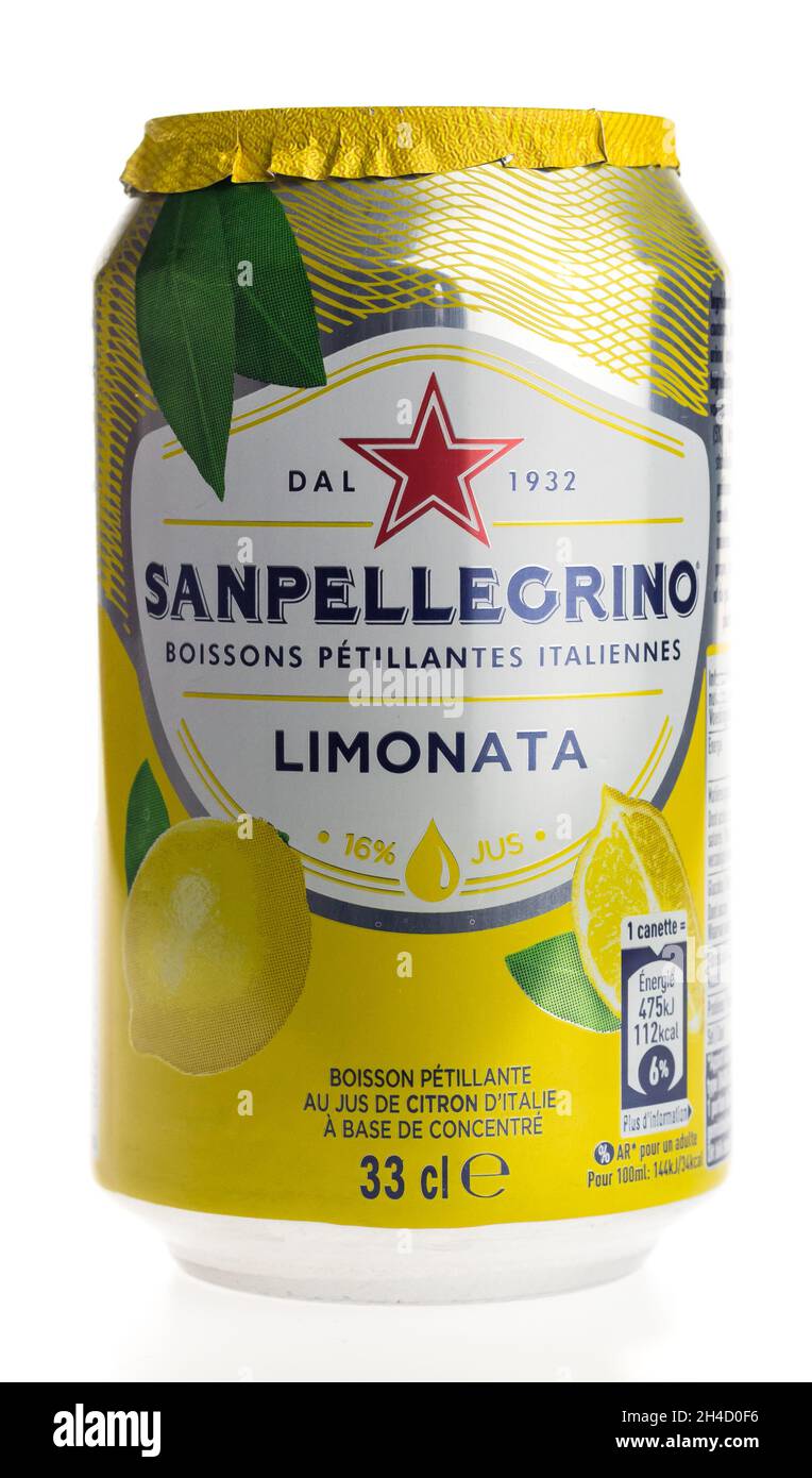 Lata De San Pellegrino Limonata Bebida Espumosa Aislada Sobre Fondo