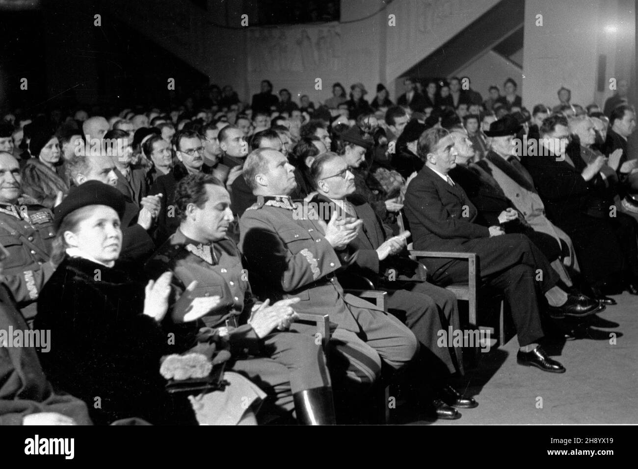 Warszawa 1946 11 29 Uroczysta akademia w teatrze Roma z okazji œwiêta