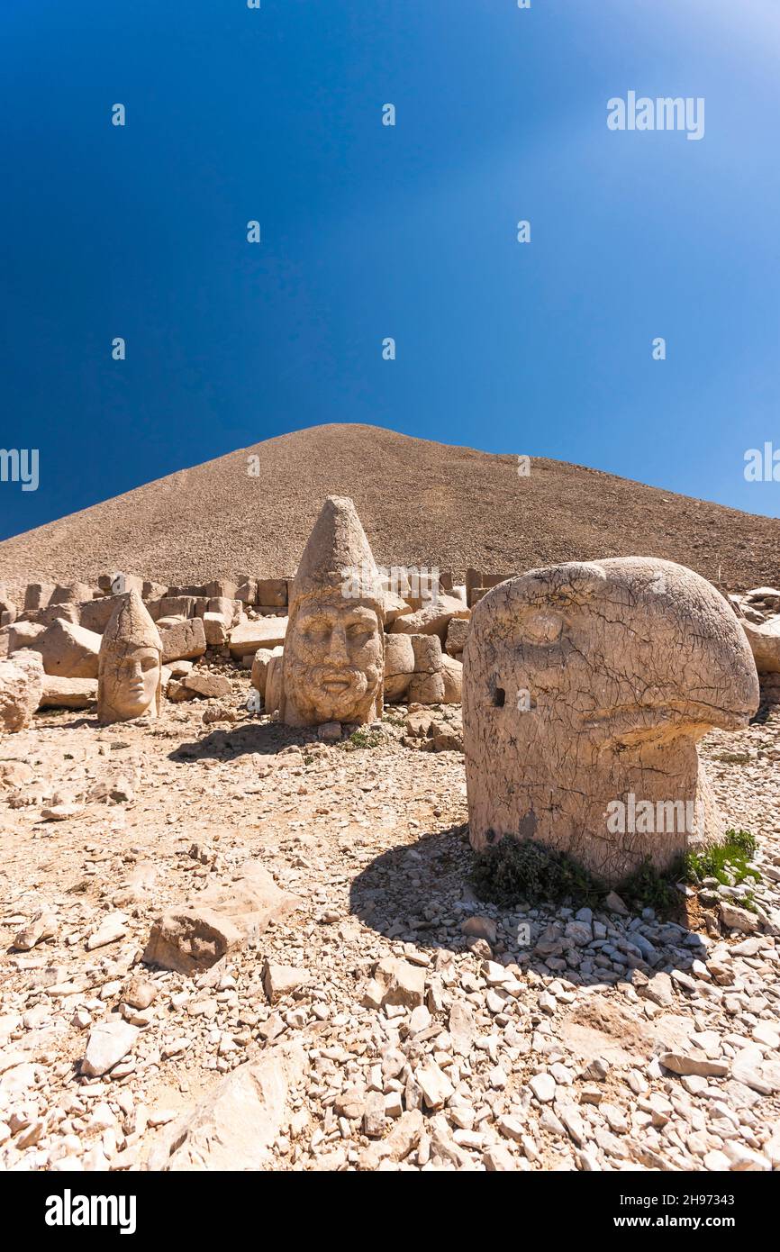 Monte Nemrut Nemrut Dagi estatuas principales de dios águila en la