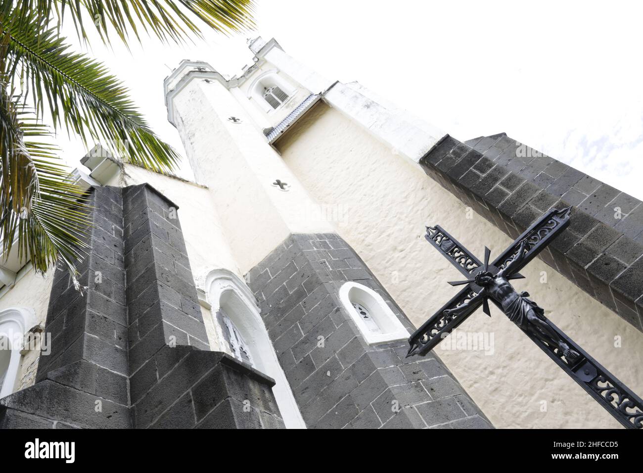 La tour couleur beurre de leglise notre dame des anges fotografías e