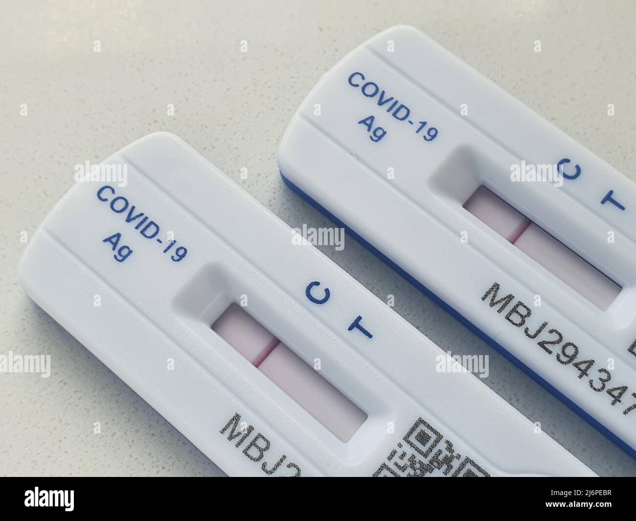 Dos Pruebas De Covid De Flujo Lateral Que Muestran Resultados Negativos