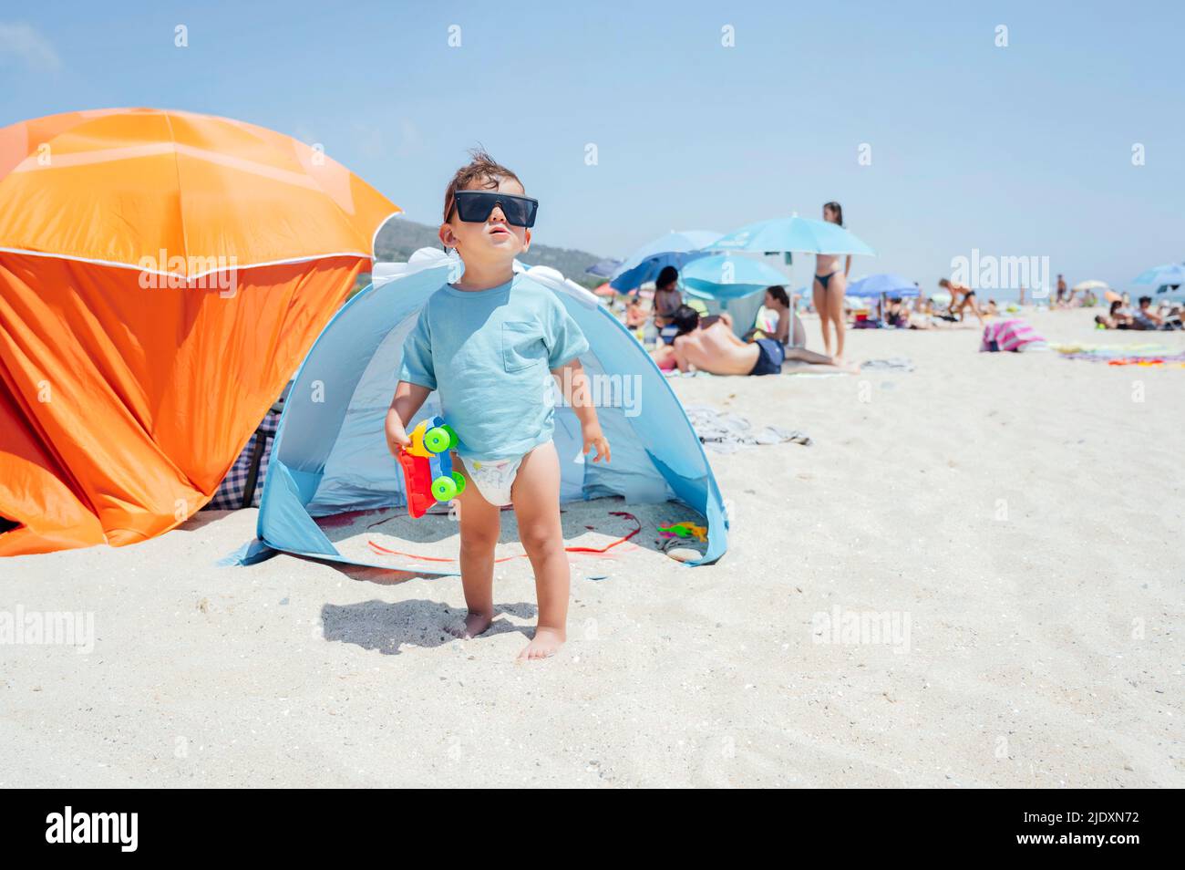 Ni O Playa Gafas De Sol Fotograf As E Im Genes De Alta Resoluci N Alamy